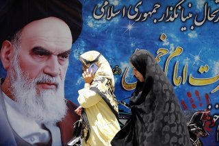 La police iranienne a annoncé un renforcement des contrôles pour sanctionner les femmes de plus en plus nombreuses à ne pas porter le voile dans les lieux publics. (archives)